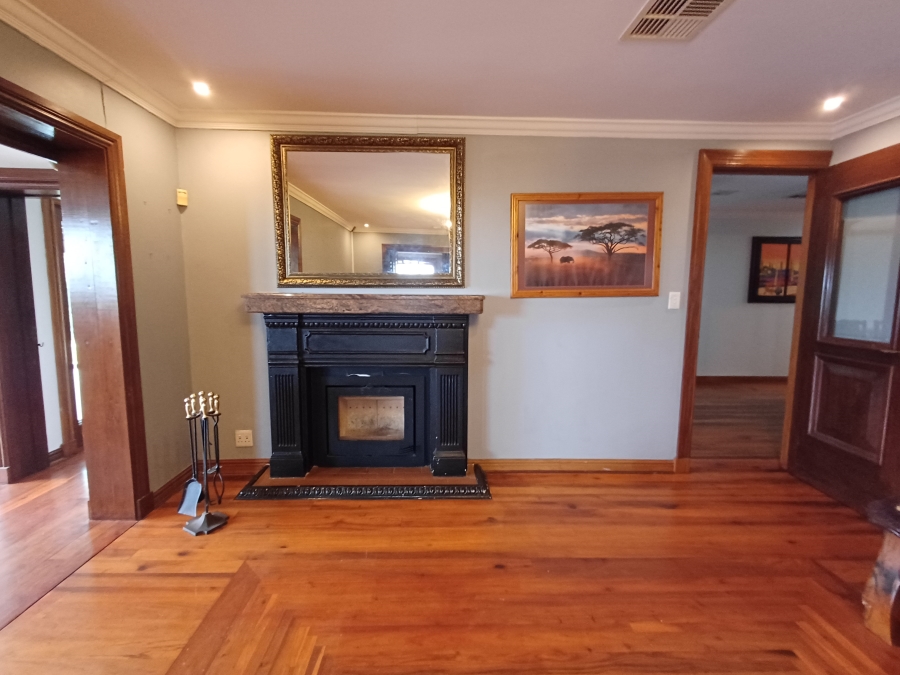 5 Bedroom Property for Sale in Kloof KwaZulu-Natal