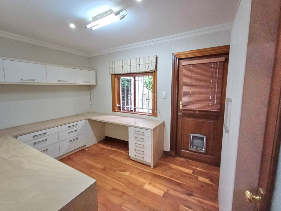 5 Bedroom Property for Sale in Kloof KwaZulu-Natal