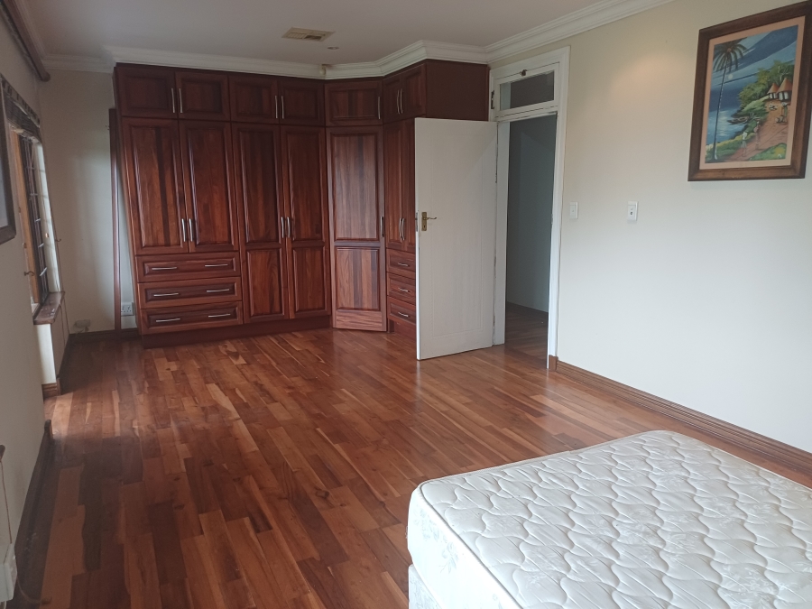 5 Bedroom Property for Sale in Kloof KwaZulu-Natal