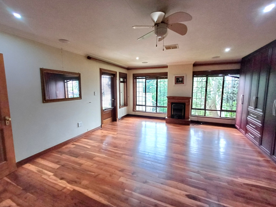 5 Bedroom Property for Sale in Kloof KwaZulu-Natal
