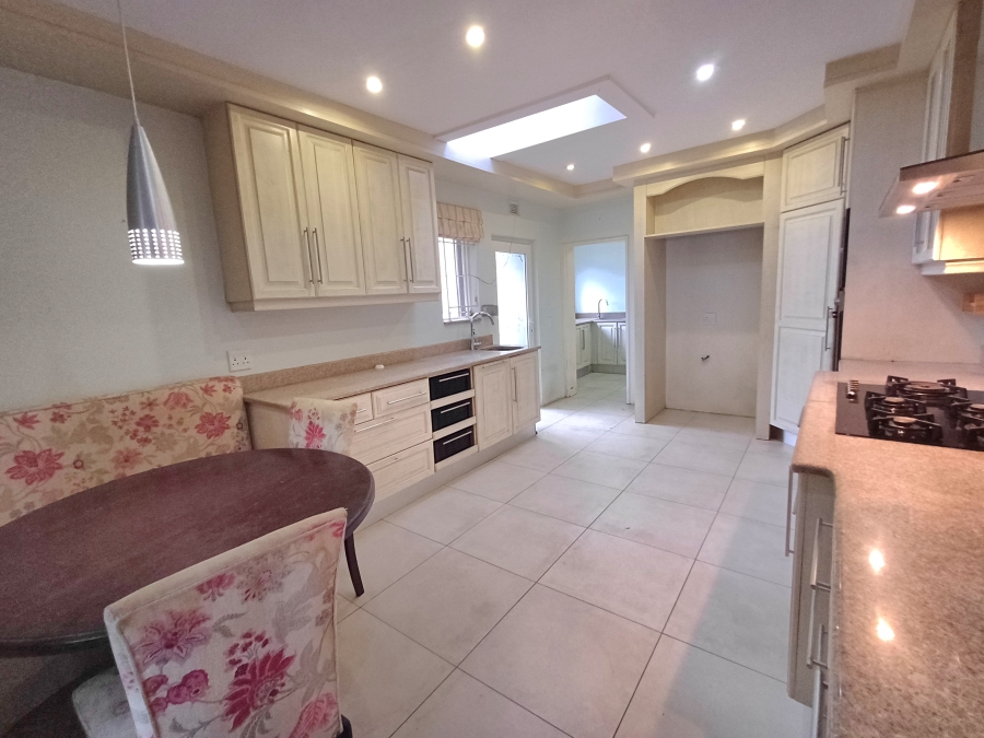 5 Bedroom Property for Sale in Kloof KwaZulu-Natal