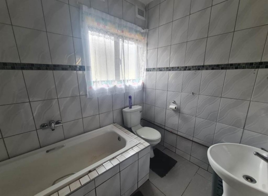 To Let 4 Bedroom Property for Rent in Farningham Ridge KwaZulu-Natal