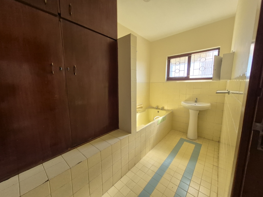 6 Bedroom Property for Sale in Umhlatuzana KwaZulu-Natal