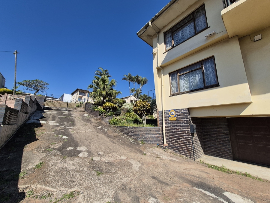 6 Bedroom Property for Sale in Umhlatuzana KwaZulu-Natal