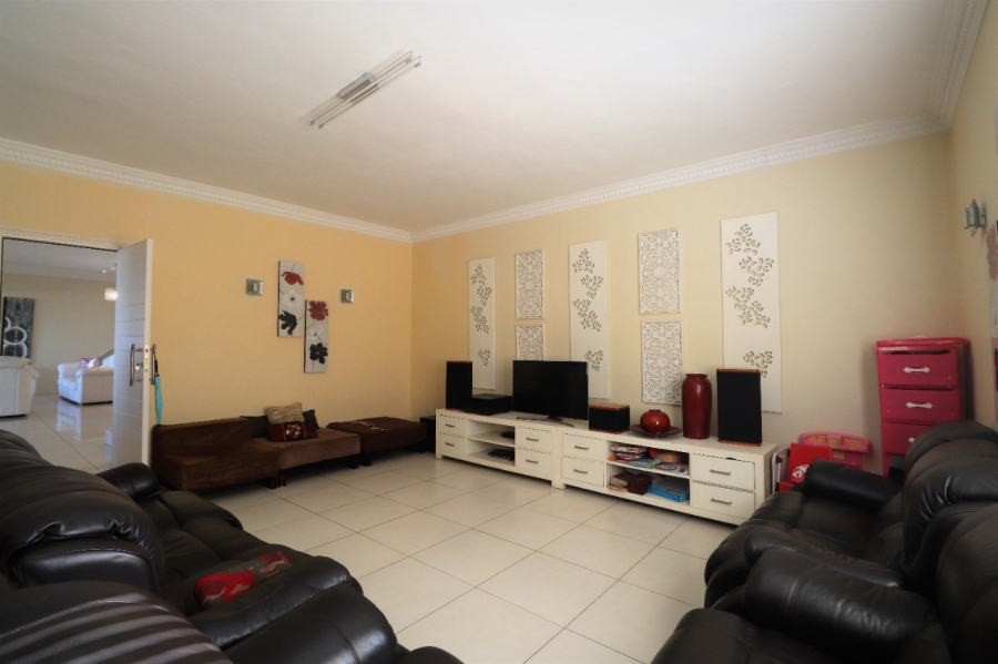 5 Bedroom Property for Sale in Illovo Beach KwaZulu-Natal