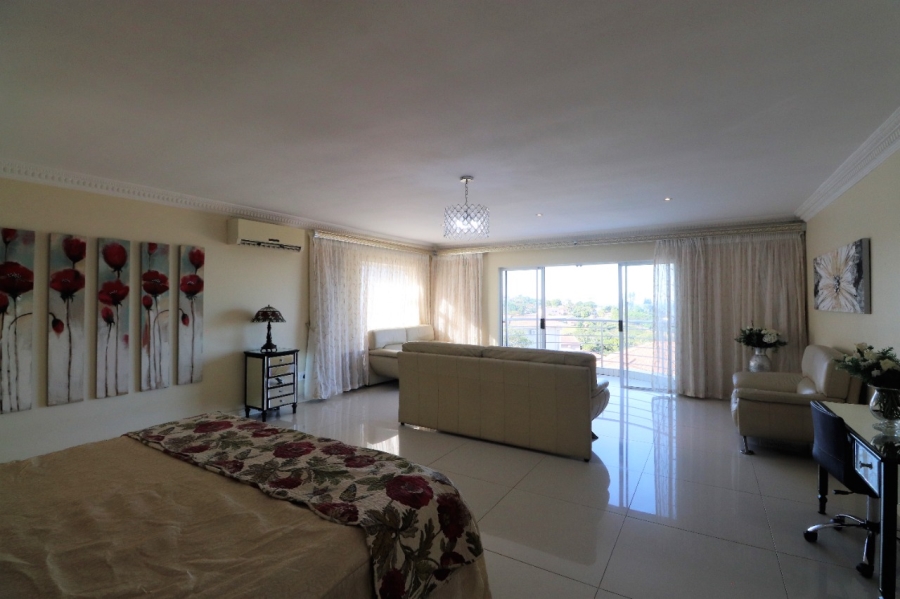 5 Bedroom Property for Sale in Illovo Beach KwaZulu-Natal