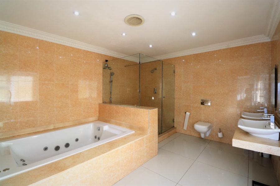 5 Bedroom Property for Sale in Illovo Beach KwaZulu-Natal