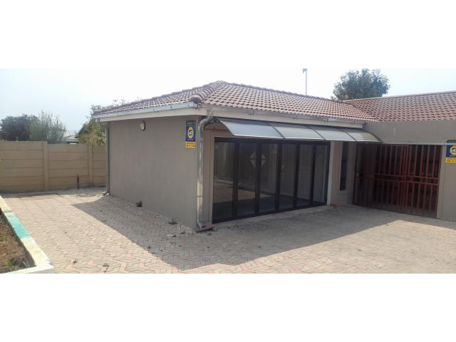 2 Bedroom Property for Sale in Acaciaville KwaZulu-Natal