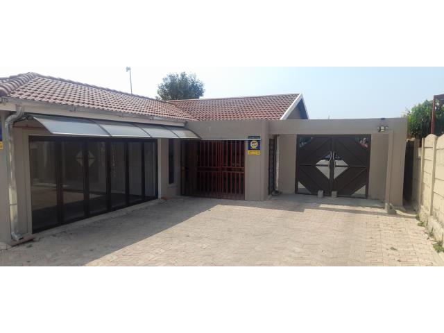 2 Bedroom Property for Sale in Acaciaville KwaZulu-Natal