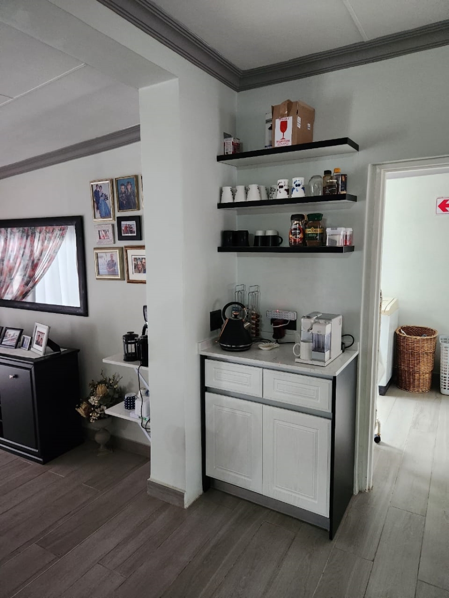 2 Bedroom Property for Sale in Sunnyridge KwaZulu-Natal