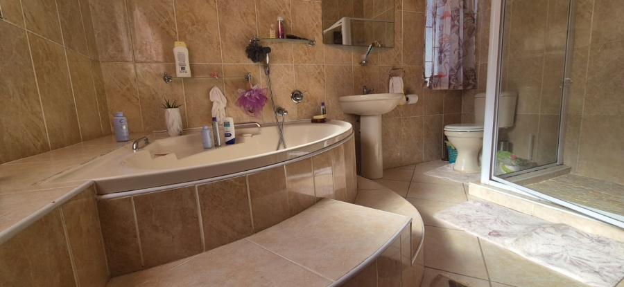 3 Bedroom Property for Sale in Signal Hill KwaZulu-Natal