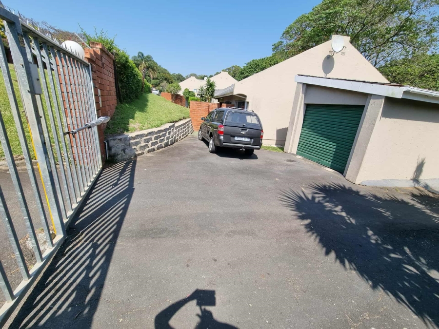 To Let 3 Bedroom Property for Rent in Umtentweni KwaZulu-Natal