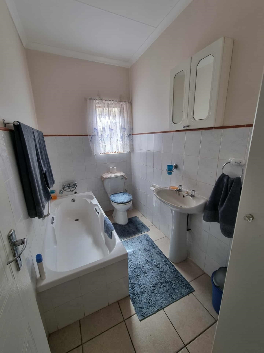 To Let 3 Bedroom Property for Rent in Umtentweni KwaZulu-Natal