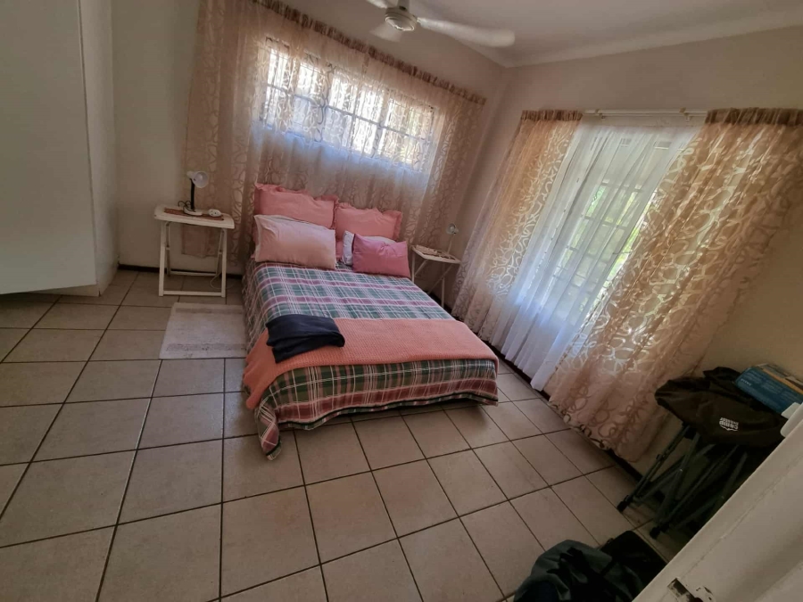 To Let 3 Bedroom Property for Rent in Umtentweni KwaZulu-Natal