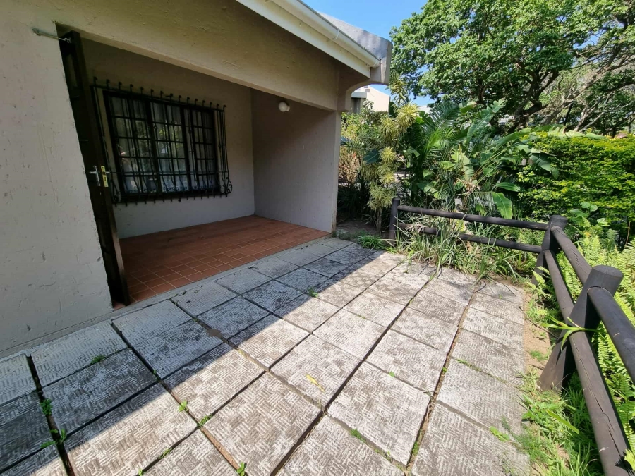 To Let 3 Bedroom Property for Rent in Umtentweni KwaZulu-Natal