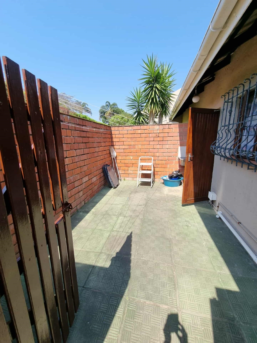 To Let 3 Bedroom Property for Rent in Umtentweni KwaZulu-Natal
