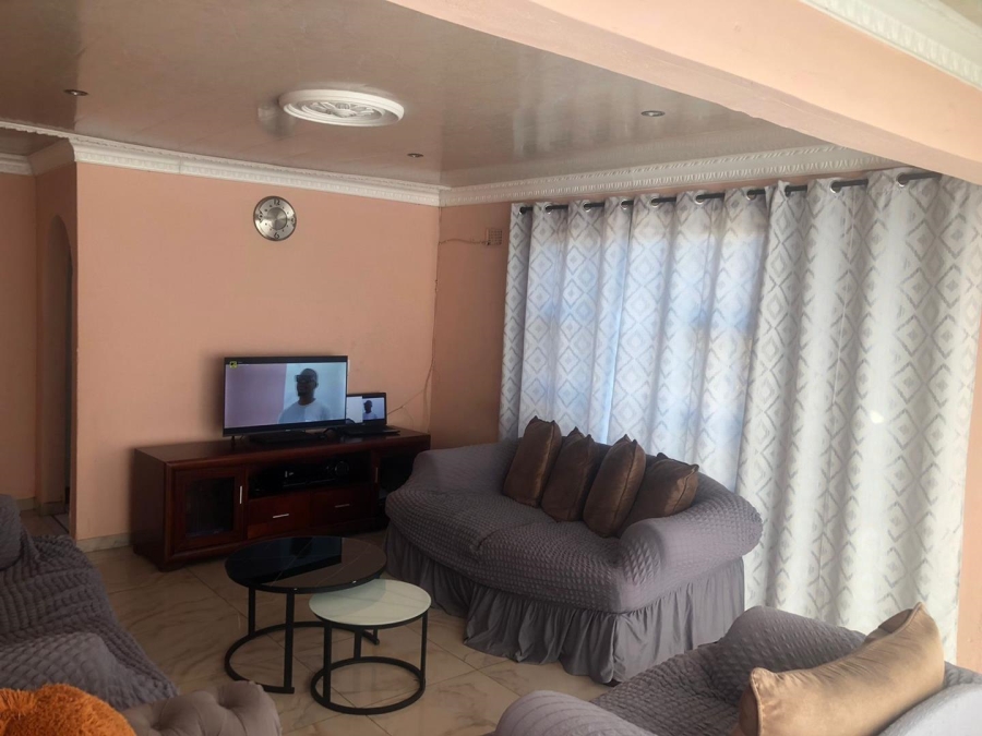 To Let 4 Bedroom Property for Rent in Umlazi Z KwaZulu-Natal