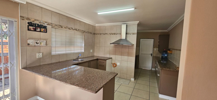 To Let 4 Bedroom Property for Rent in Mount Edgecombe KwaZulu-Natal
