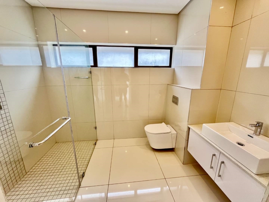 To Let 5 Bedroom Property for Rent in Izinga Ridge KwaZulu-Natal