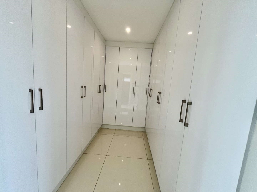 To Let 5 Bedroom Property for Rent in Izinga Ridge KwaZulu-Natal