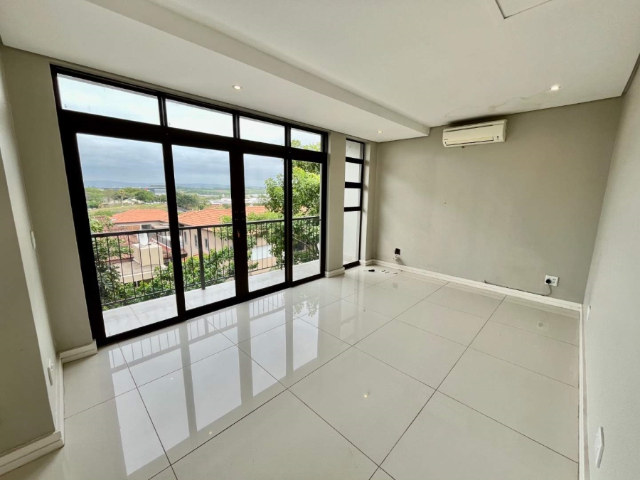 To Let 5 Bedroom Property for Rent in Izinga Ridge KwaZulu-Natal