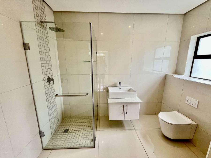 To Let 5 Bedroom Property for Rent in Izinga Ridge KwaZulu-Natal