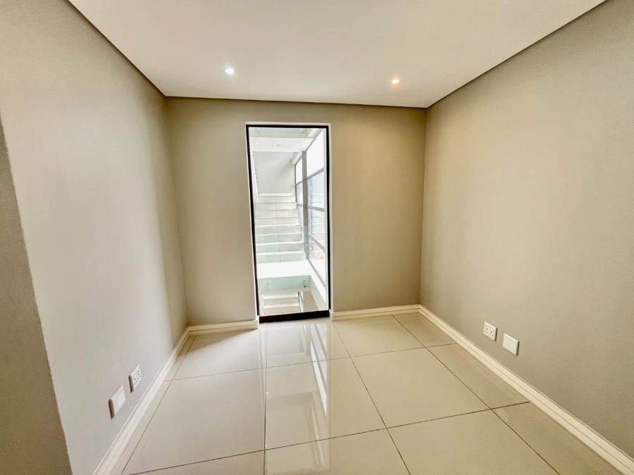 To Let 5 Bedroom Property for Rent in Izinga Ridge KwaZulu-Natal