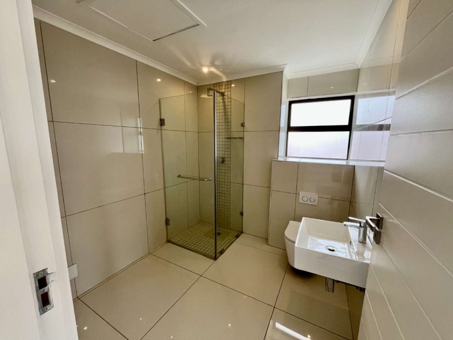 To Let 5 Bedroom Property for Rent in Izinga Ridge KwaZulu-Natal