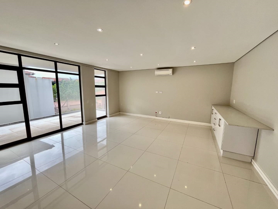 To Let 5 Bedroom Property for Rent in Izinga Ridge KwaZulu-Natal