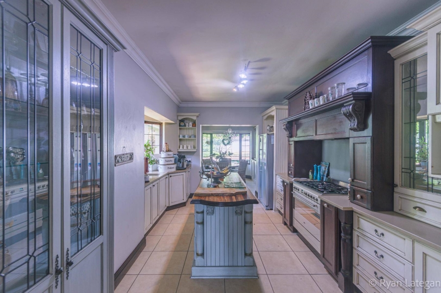 To Let 5 Bedroom Property for Rent in Kloof KwaZulu-Natal