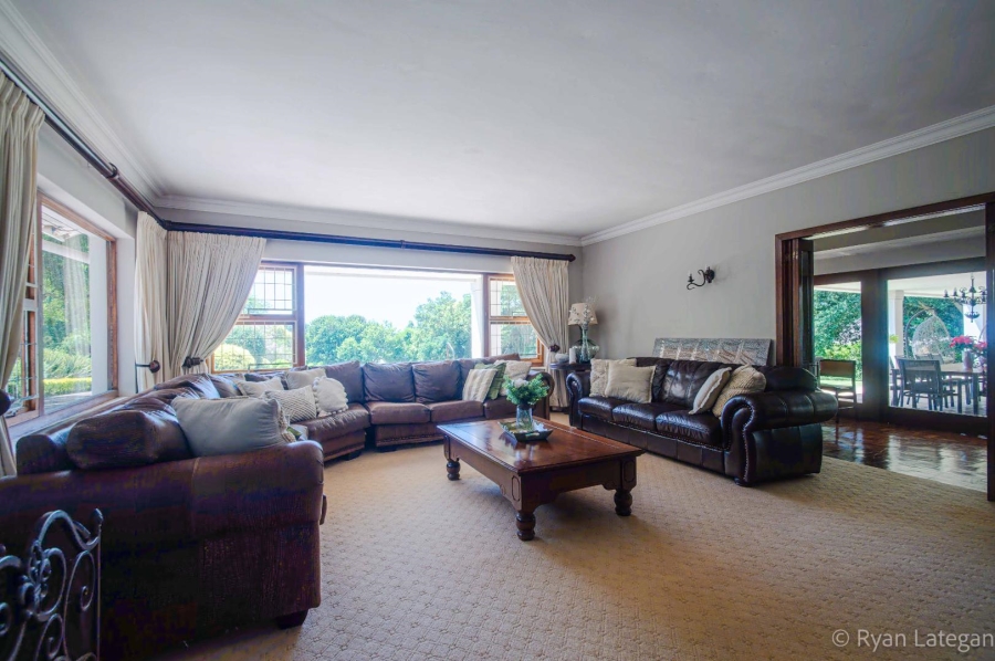 To Let 5 Bedroom Property for Rent in Kloof KwaZulu-Natal