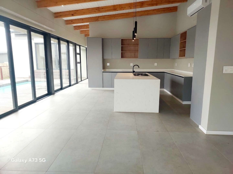 To Let 4 Bedroom Property for Rent in Palm Lakes Estate KwaZulu-Natal