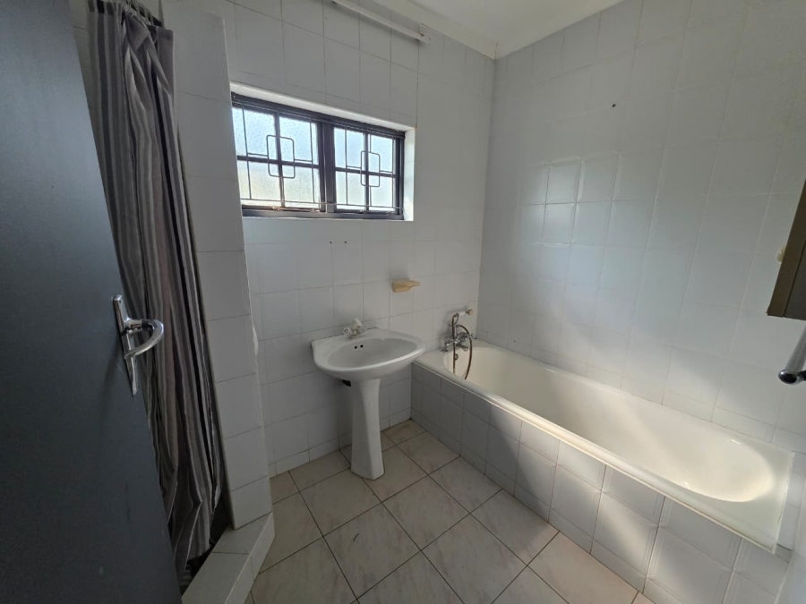 To Let 4 Bedroom Property for Rent in Assagay KwaZulu-Natal