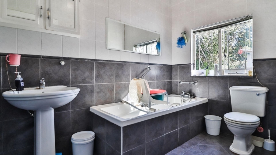 4 Bedroom Property for Sale in Greendale KwaZulu-Natal