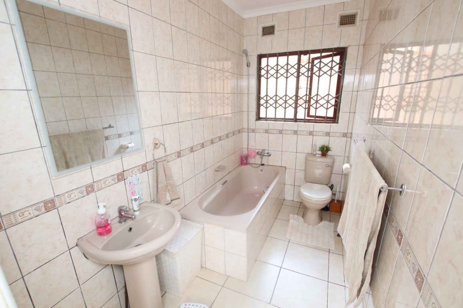 To Let 4 Bedroom Property for Rent in Glen Hills KwaZulu-Natal