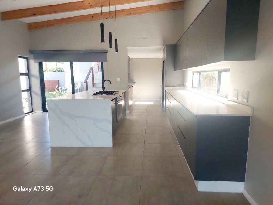 To Let 4 Bedroom Property for Rent in Palm Lakes Estate KwaZulu-Natal