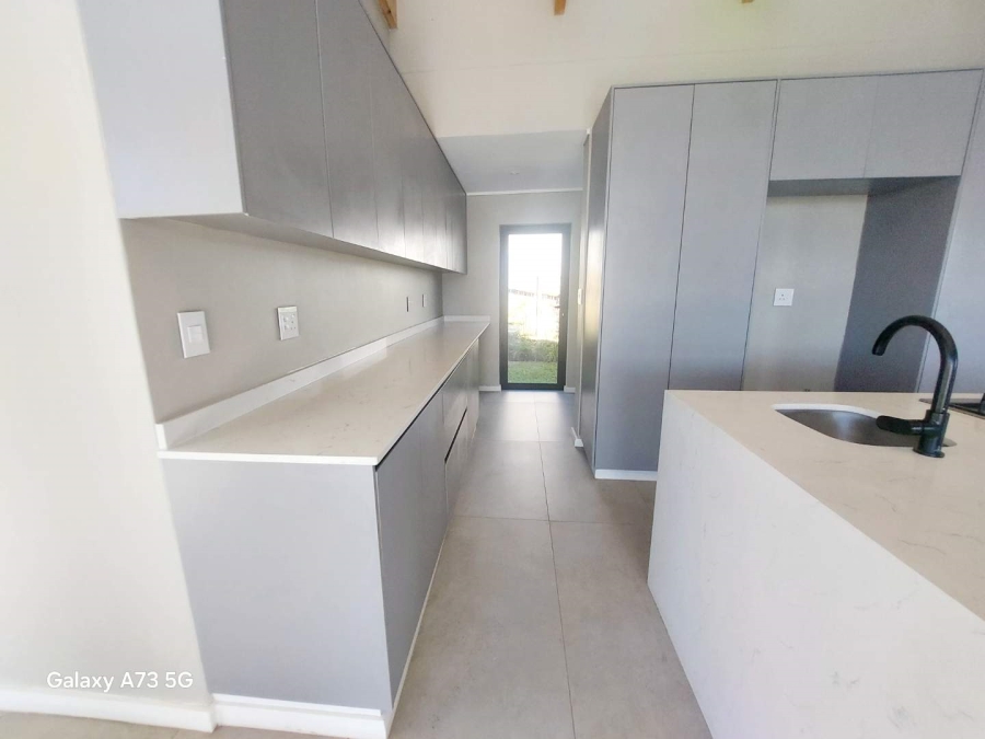 To Let 4 Bedroom Property for Rent in Palm Lakes Estate KwaZulu-Natal