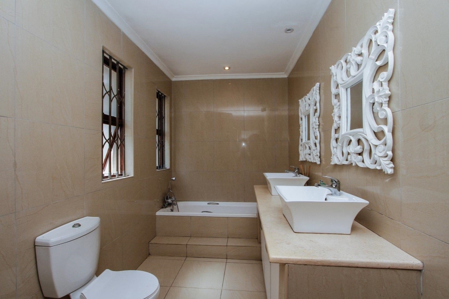 5 Bedroom Property for Sale in Umhlanga KwaZulu-Natal
