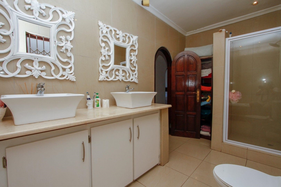 5 Bedroom Property for Sale in Umhlanga KwaZulu-Natal