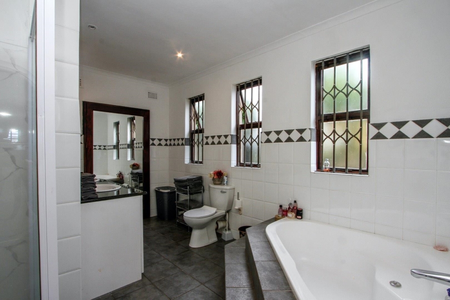 5 Bedroom Property for Sale in Umhlanga KwaZulu-Natal