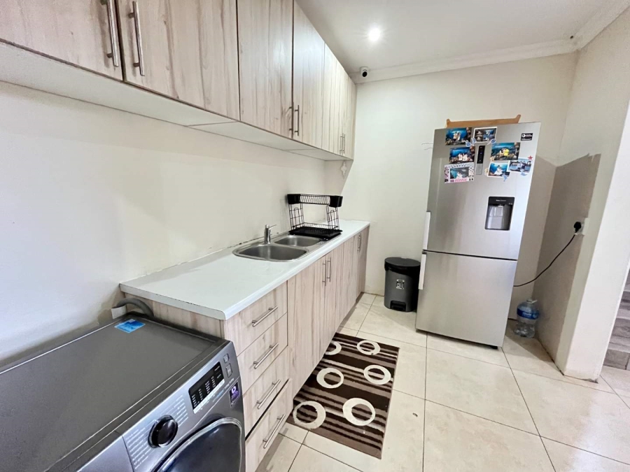 To Let 4 Bedroom Property for Rent in Glen Anil KwaZulu-Natal