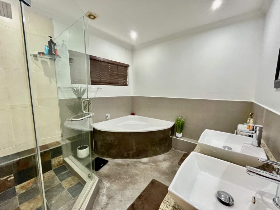 To Let 4 Bedroom Property for Rent in Glen Anil KwaZulu-Natal