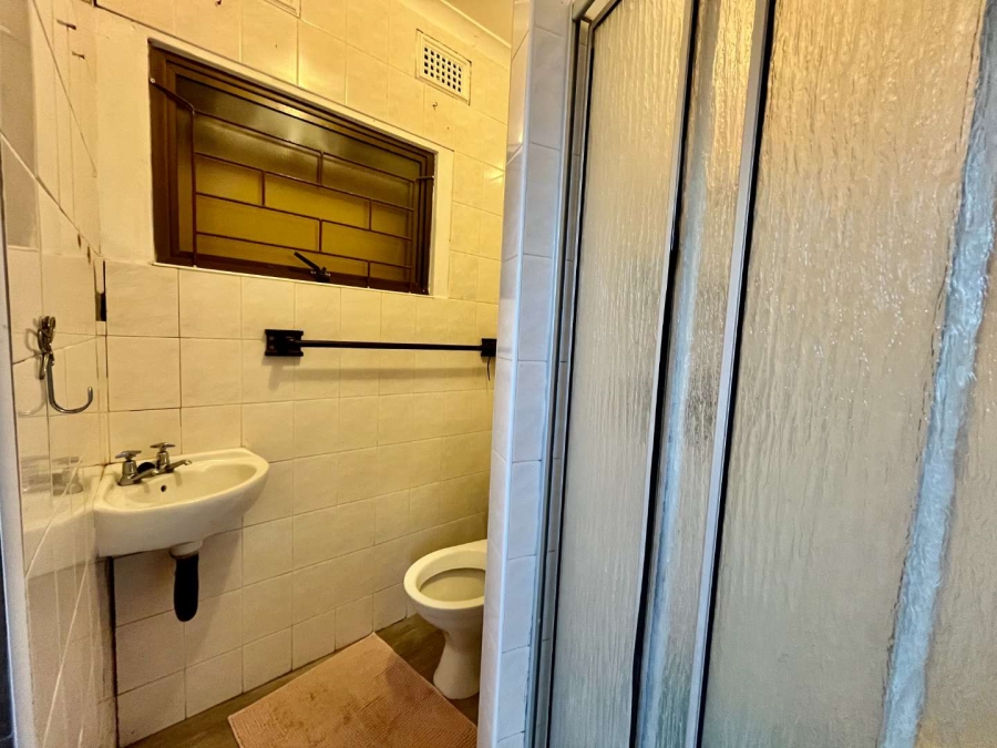 To Let 4 Bedroom Property for Rent in Glen Anil KwaZulu-Natal