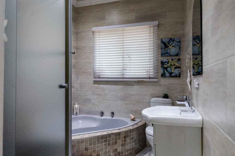 3 Bedroom Property for Sale in Queensburgh KwaZulu-Natal