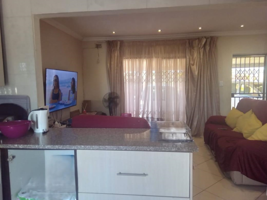 2 Bedroom Property for Sale in Umlazi KwaZulu-Natal