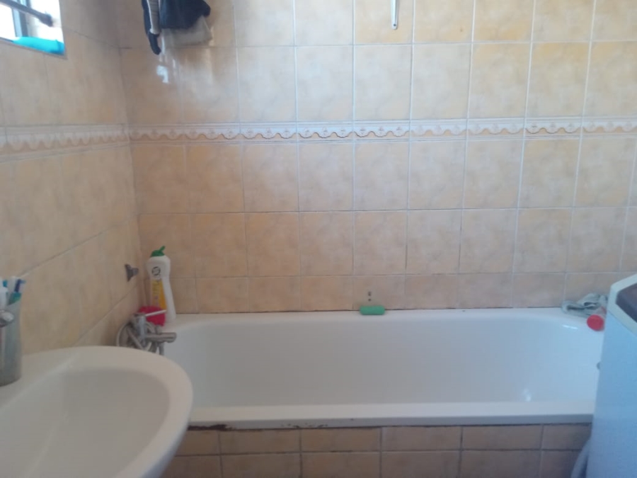 2 Bedroom Property for Sale in Umlazi KwaZulu-Natal