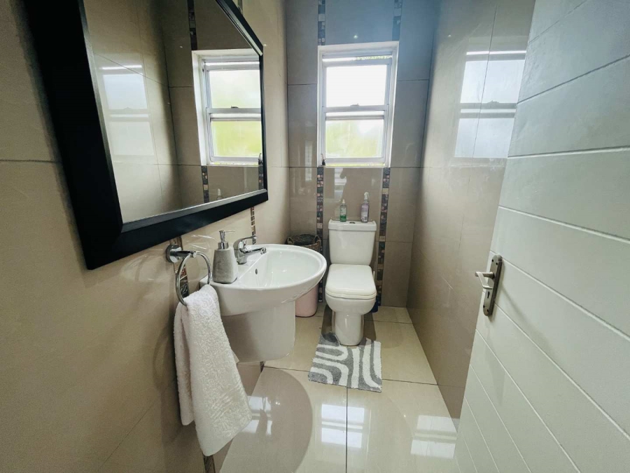 2 Bedroom Property for Sale in La Lucia KwaZulu-Natal