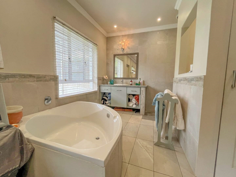 5 Bedroom Property for Sale in Durban North KwaZulu-Natal