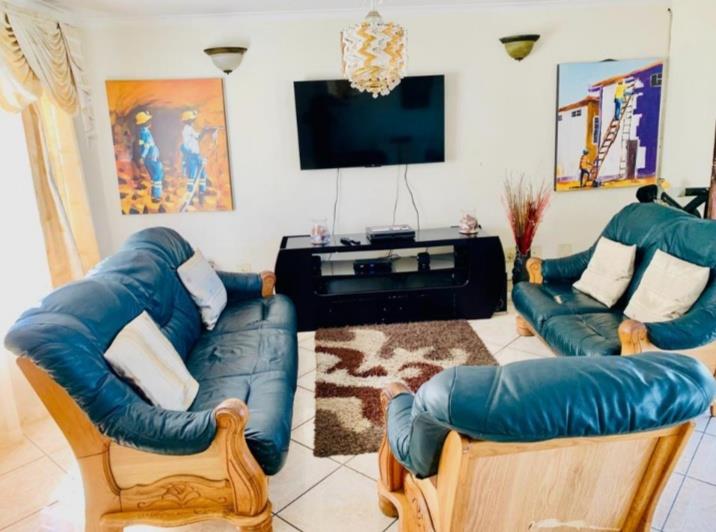 3 Bedroom Property for Sale in Umlazi KwaZulu-Natal