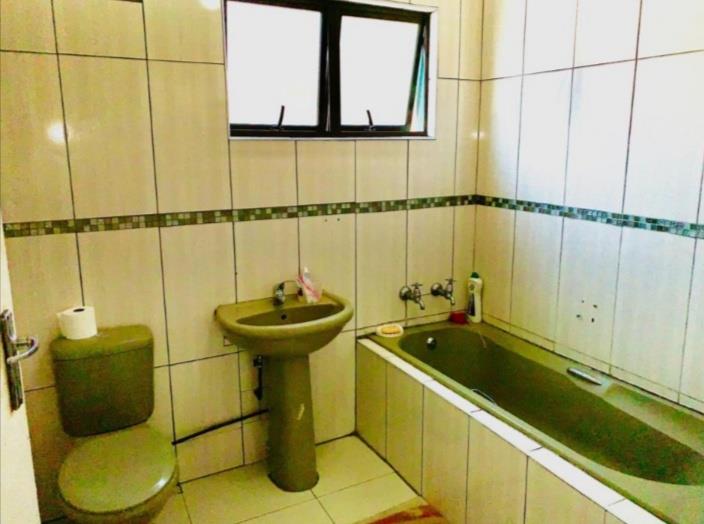 3 Bedroom Property for Sale in Umlazi KwaZulu-Natal